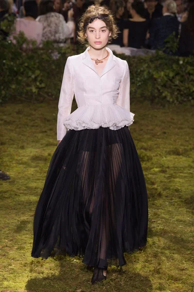 Look 17